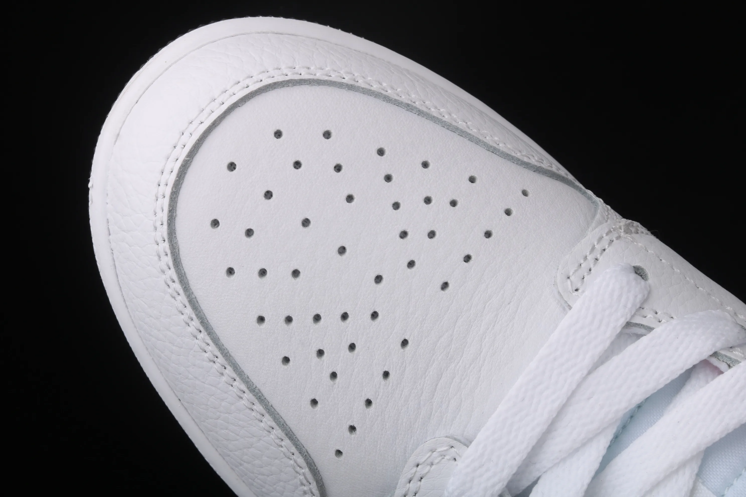 All categories Air Jordan Jordan series basketball shoes Air Jordan 1 Mid Air Jordan 1 Mid AJ1 black and white pink Joe 1 mandarin duck hook Valentine's Day 555112-106